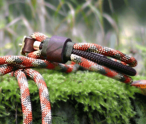 Široký obojek z lana v podzimních barvách.