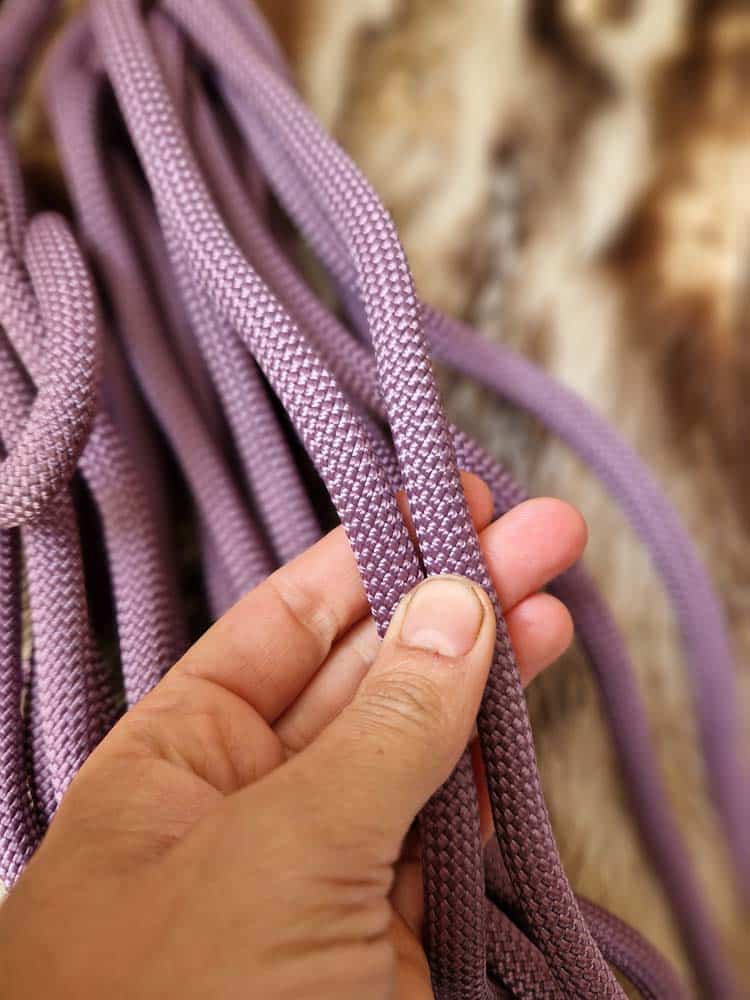 Mauve lano, 10mm. Odstín mezi růžovou a fialovou.