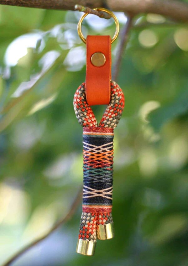 Klíčenka Venchim Klíčenka z lana v podzimních barvách, ozdobená oranžovou kůží.