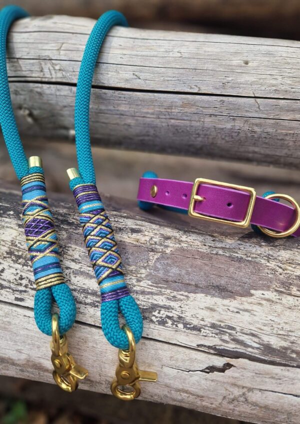 Set obojku a přepínacího vodítka Set lanového obojku a přepínacího vodítka v barvách teal, purple a gold z kolekce Jsem Hogofogo, model Dragon scale